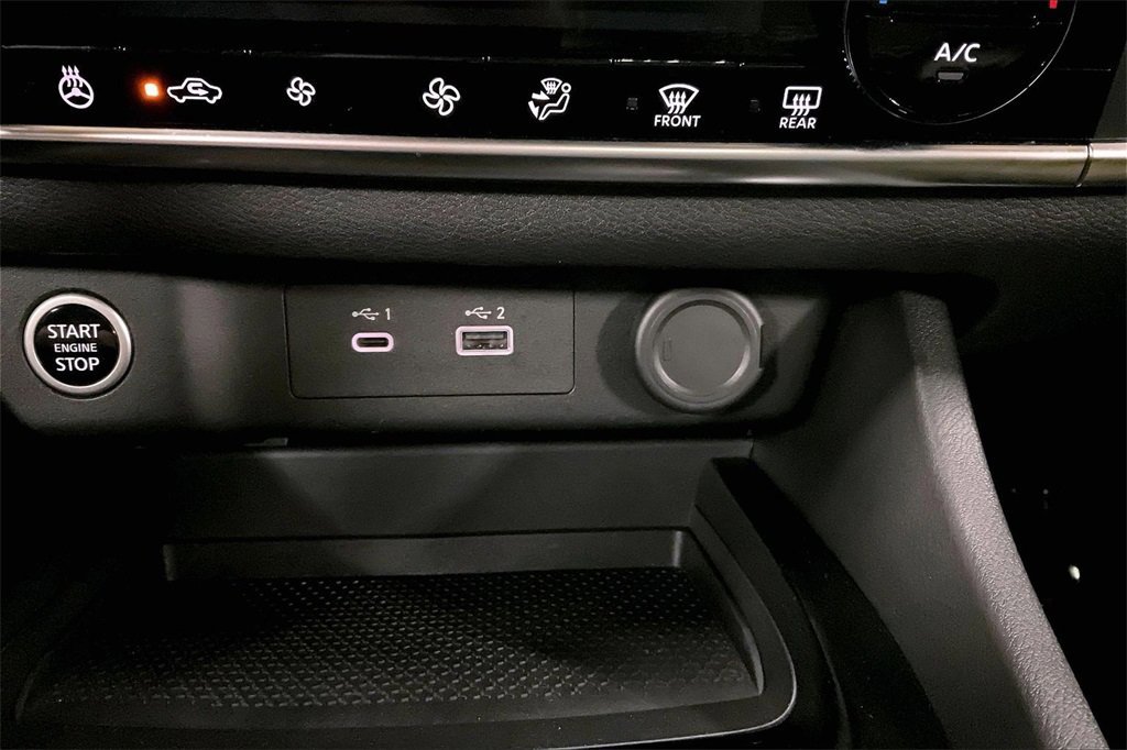 Used 2023 Nissan Rogue SV w/ SV Premium B Package image 31