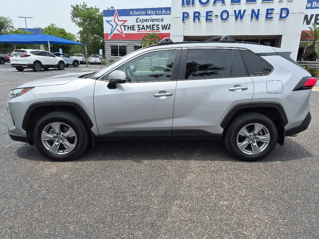 Used 2025 Toyota RAV4 XLE AWD/4WD image 2
