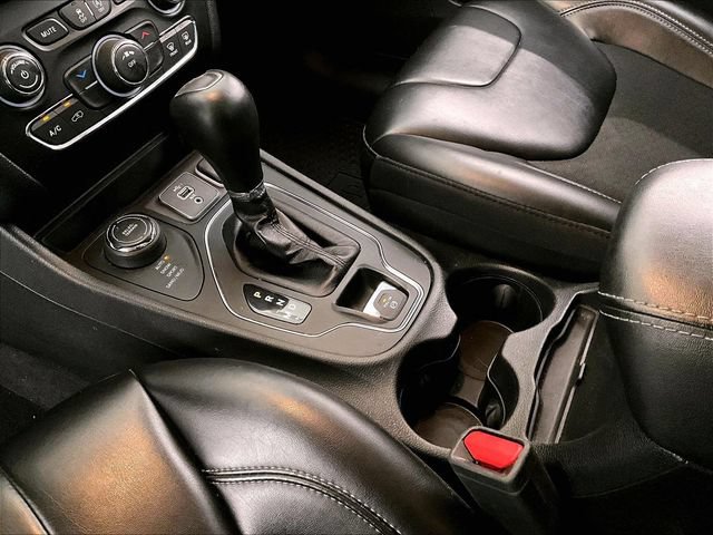 Used 2020 Jeep Cherokee Latitude Plus AWD/4WD image 16