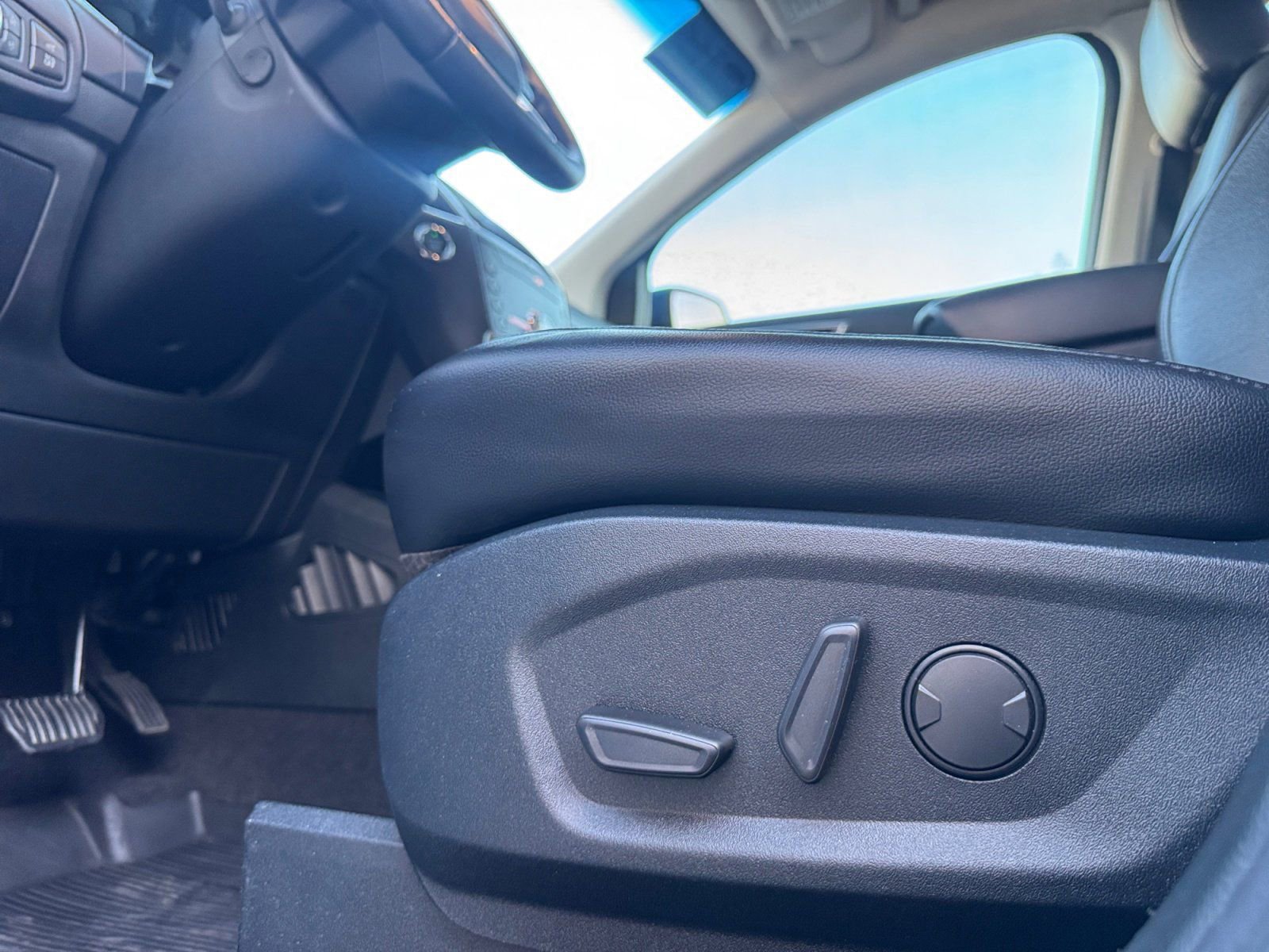 Certified 2020 Ford Edge Titanium image 19