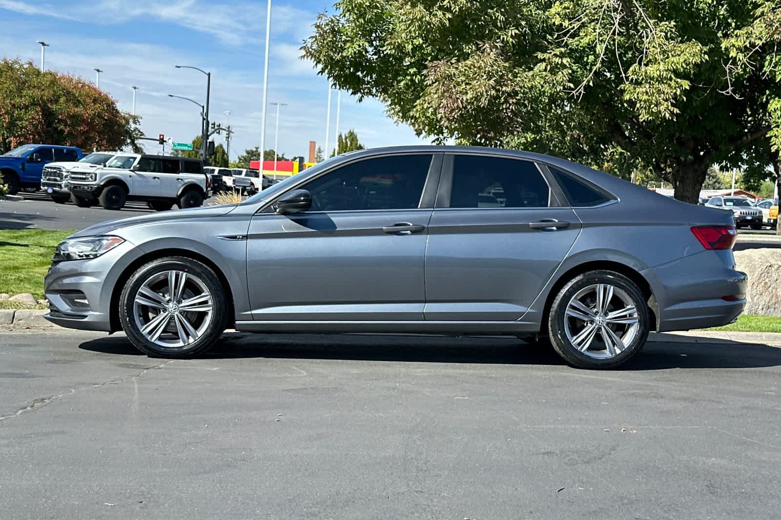 Used 2020 Volkswagen Jetta R-Line w/ R-Line Cold Weather Package FWD image 5