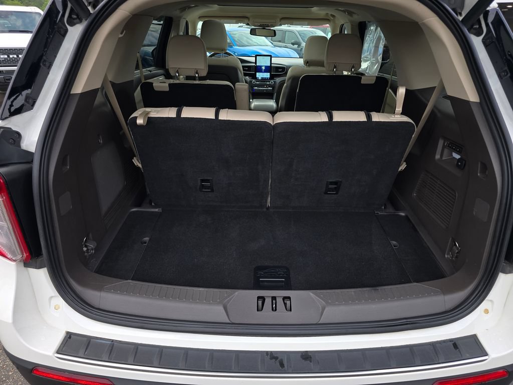 Certified 2020 Ford Explorer Platinum w/ Premium Technology Package AWD/4WD image 11