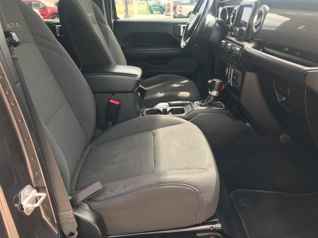 Used 2018 Jeep Wrangler Unlimited Sahara w/ Cold Weather Group image 17