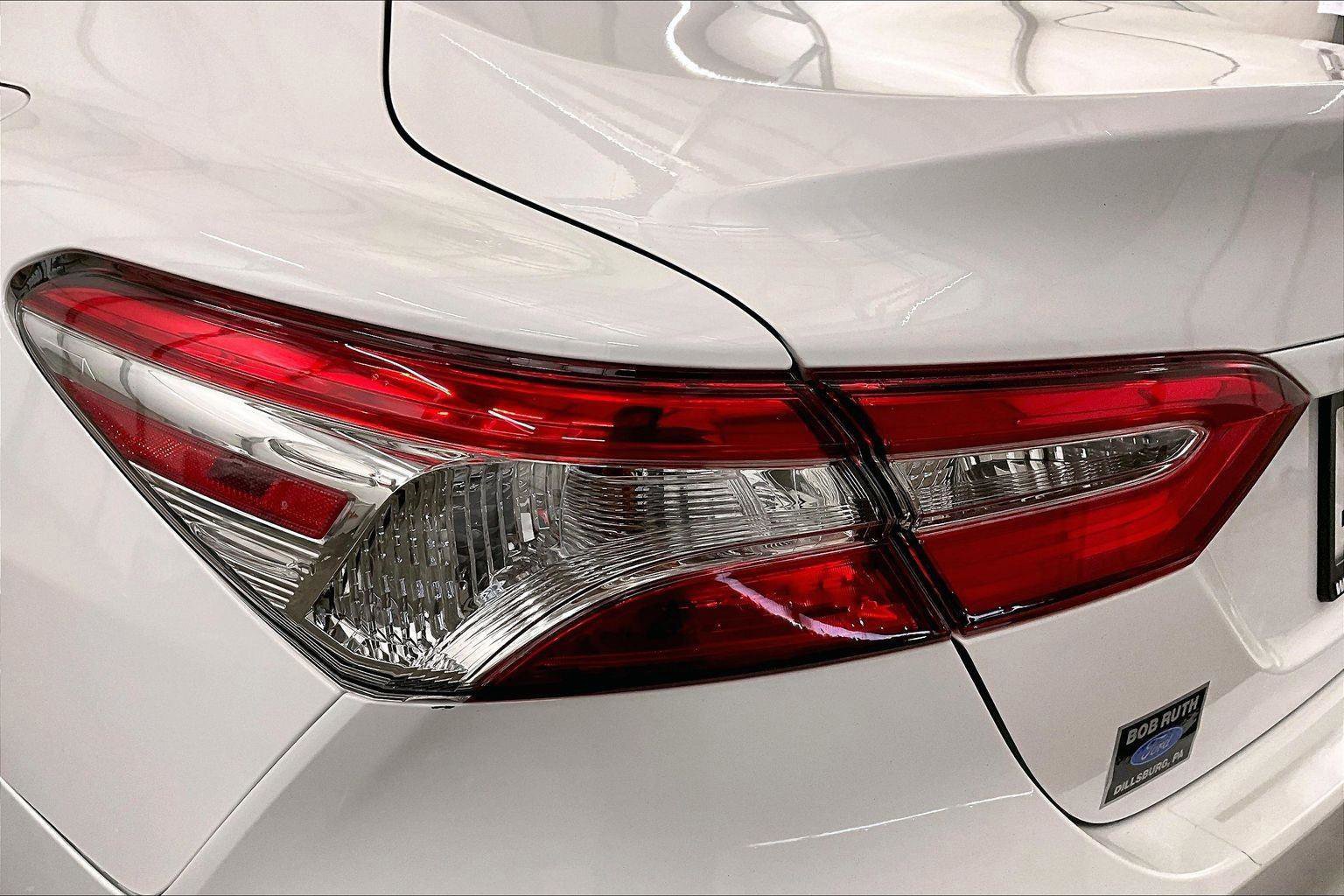 Used 2018 Toyota Camry LE image 28