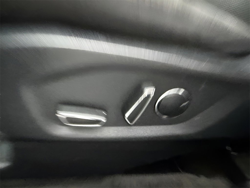 Certified 2018 Ford Explorer XLT image 21