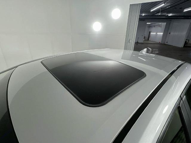 Used 2022 Toyota Corolla SE w/ SE Premium Package FWD image 14