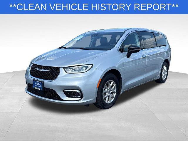 Used 2024 Chrysler Pacifica Touring-L FWD video 2