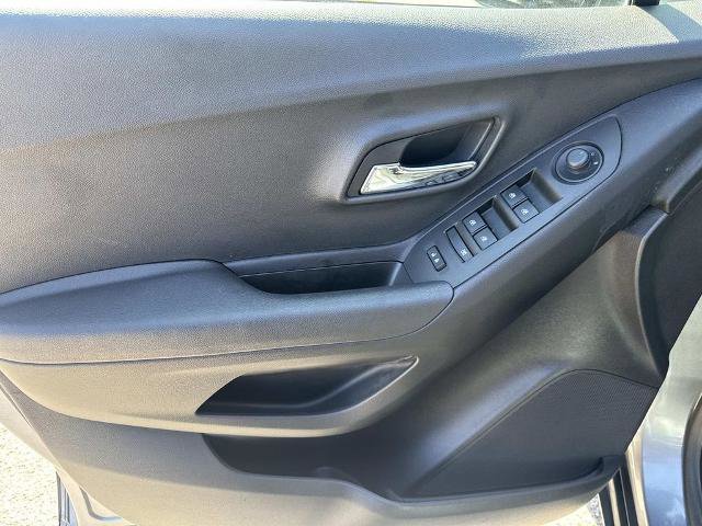 Used 2020 Chevrolet Trax LT w/ Driver Confidence Package FWD image 18
