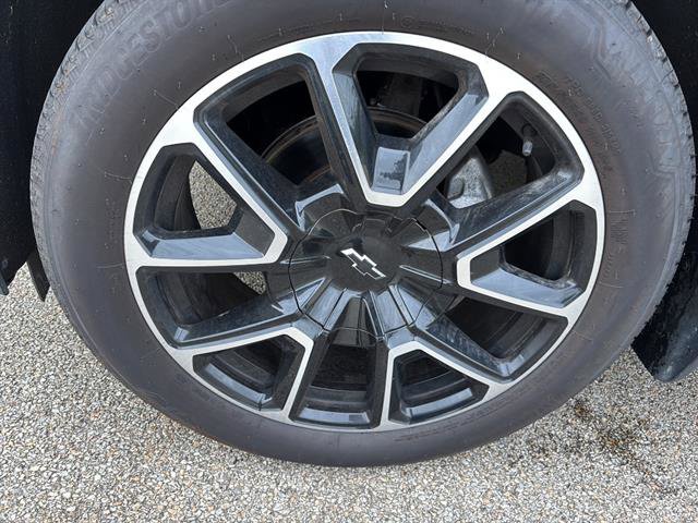 Used 2022 Chevrolet Suburban RST w/ Luxury Package AWD/4WD image 9