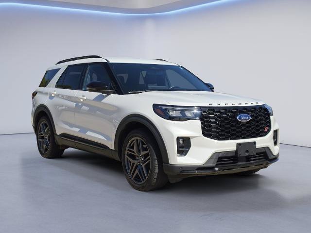 Certified 2025 Ford Explorer ST RWD image 2