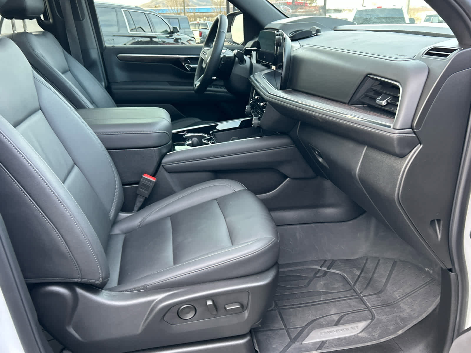 Used 2025 Chevrolet Suburban Z71 w/ Z71 Off-Road Package image 20