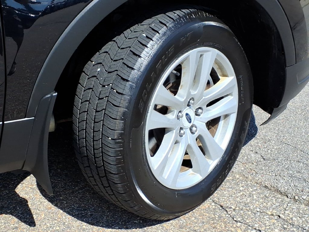Certified 2019 Ford Explorer XLT w/ Equipment Group 202A AWD/4WD image 9