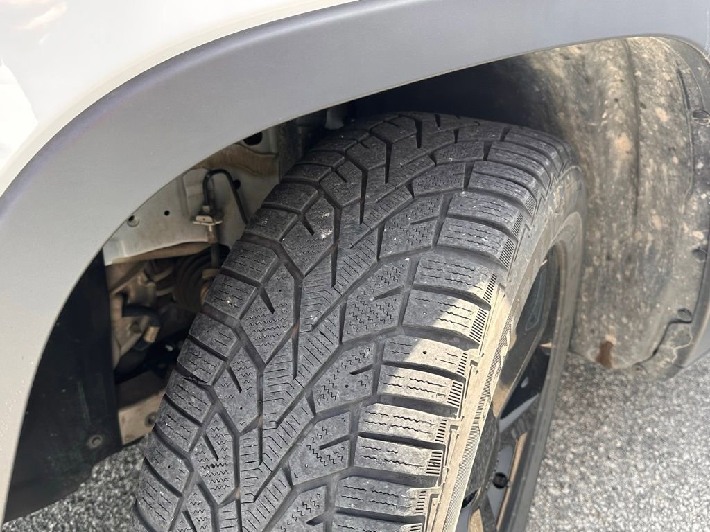 Used 2022 Jeep Cherokee Limited w/ Mopar Interior Package image 9