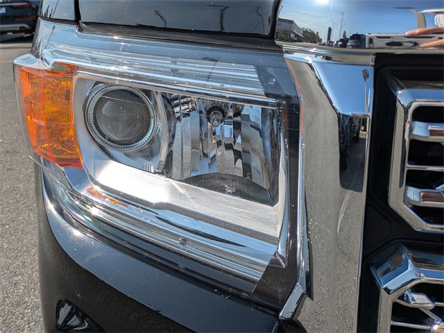 Used 2022 GMC Canyon Denali w/ Denali Black Edition Package image 10