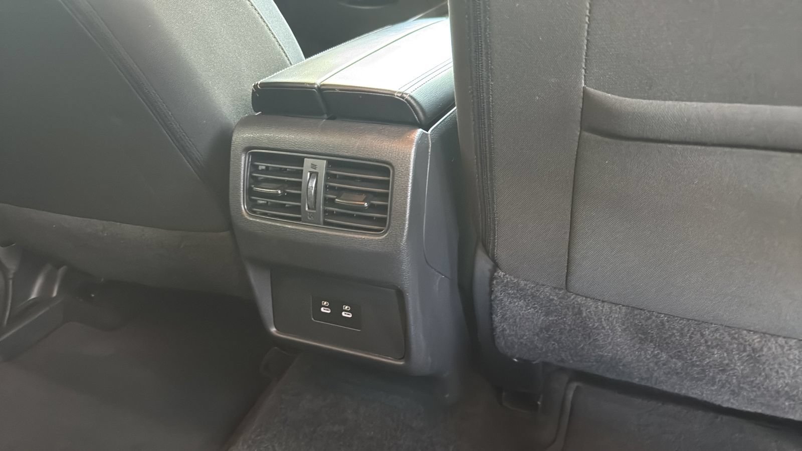 Used 2025 Nissan Rogue SV FWD image 27