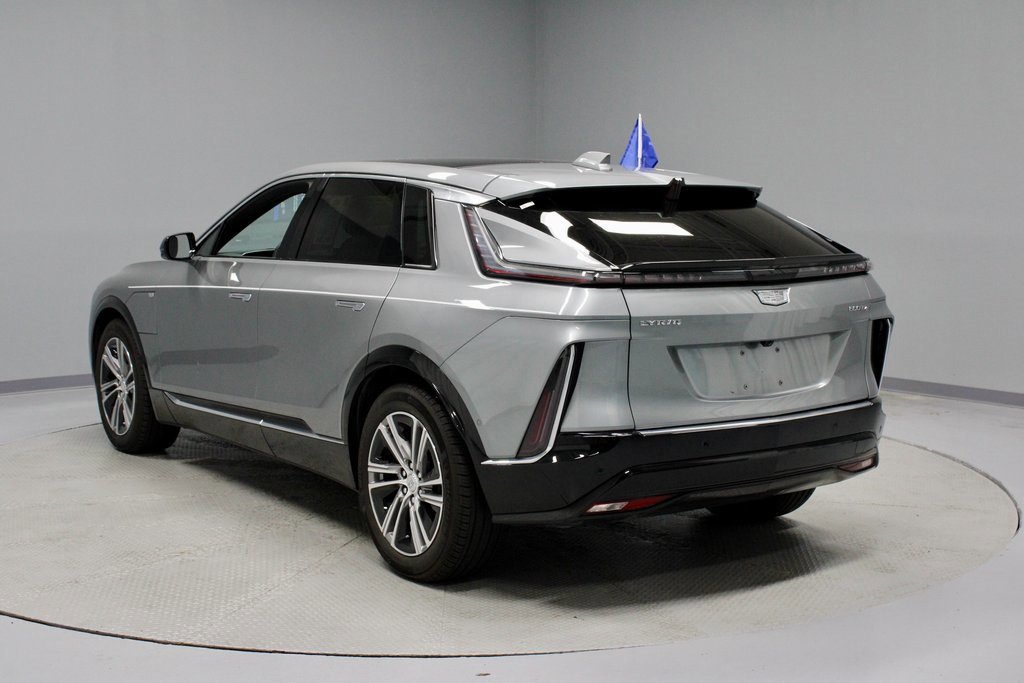 Used 2024 Cadillac Lyriq Luxury image 3