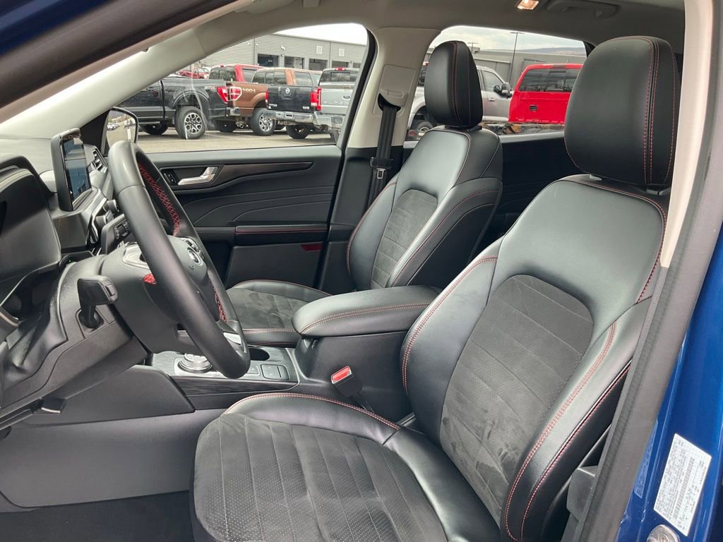 Certified 2022 Ford Escape SEL w/ SEL Stealth AWD Package image 19