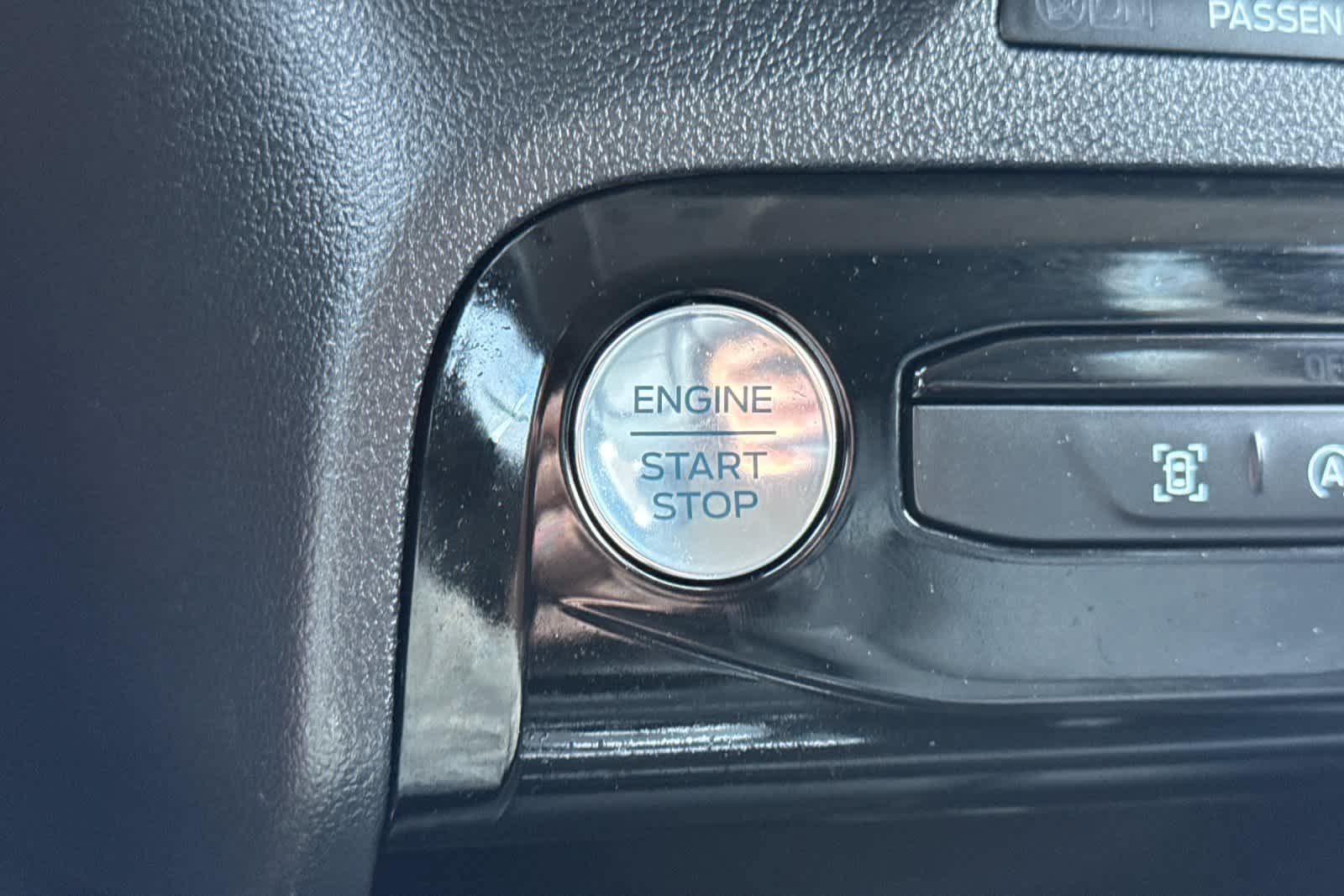 Certified 2025 Ford Escape Platinum AWD/4WD image 23