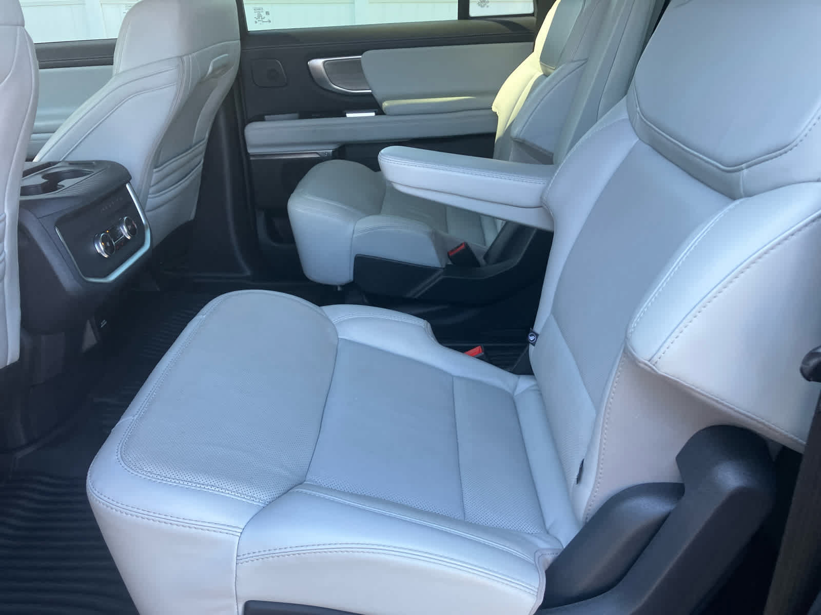 Certified 2025 Ford Expedition Max Platinum w/ Driver's Package AWD/4WD image 9