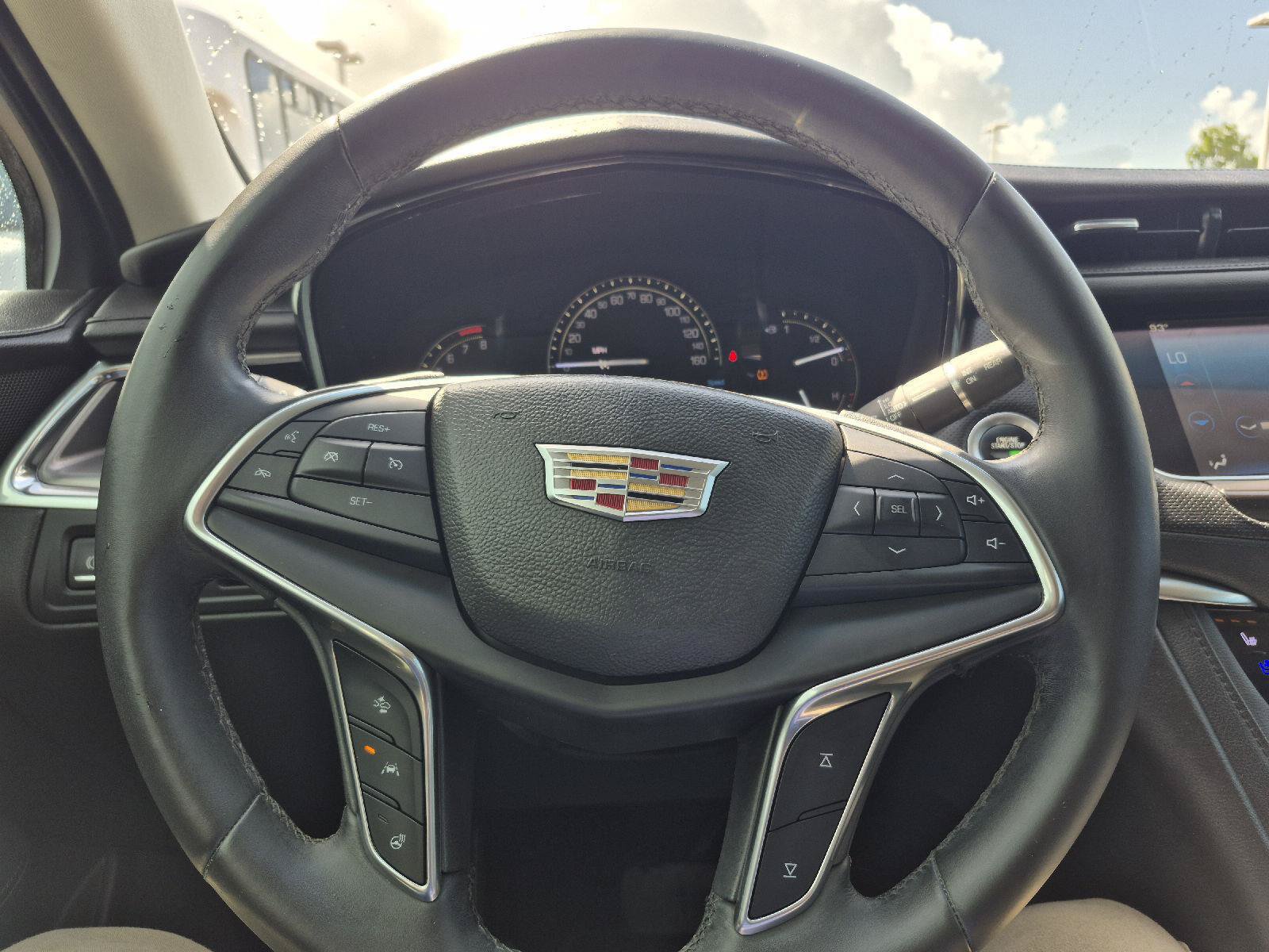 Used 2017 Cadillac XT5 Premium Luxury FWD image 9