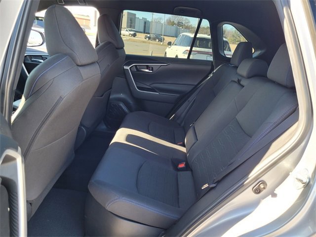 Used 2022 Toyota RAV4 SE image 10