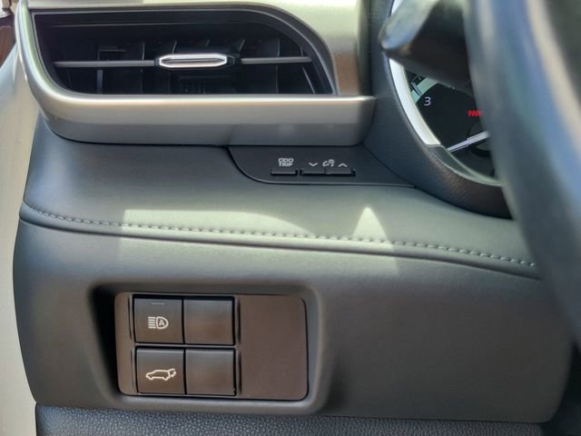 Used 2022 Toyota Highlander XLE FWD image 28