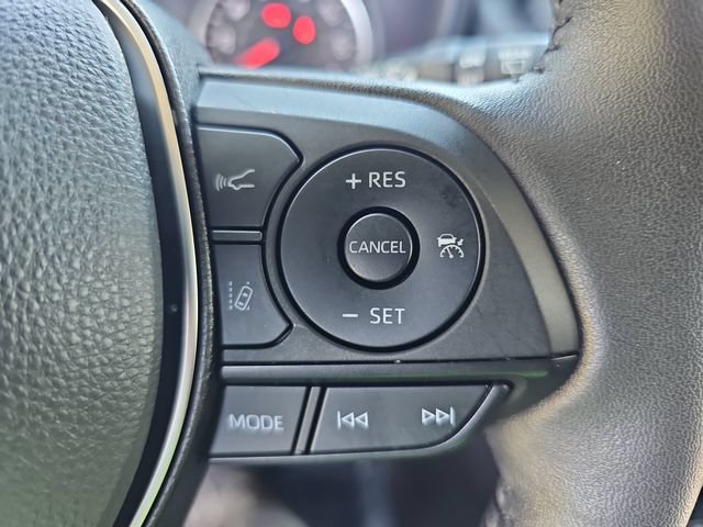 Used 2022 Toyota RAV4 XLE Premium AWD/4WD image 17