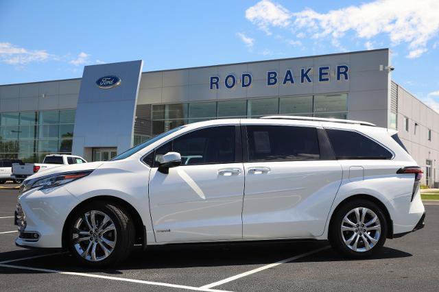 Used 2021 Toyota Sienna Platinum FWD image 3