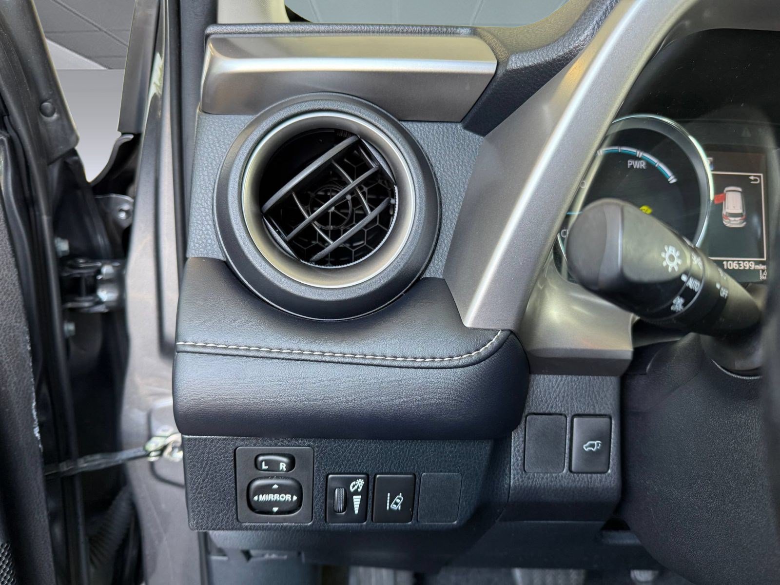 Used 2018 Toyota RAV4 XLE AWD/4WD image 20