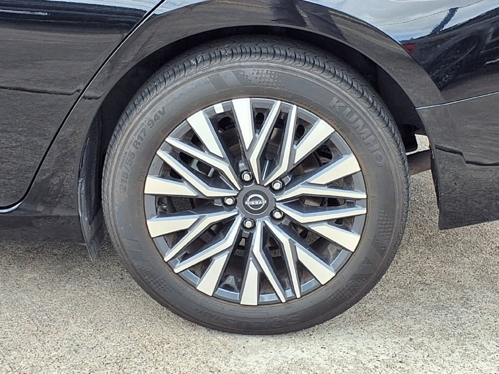 Used 2025 Nissan Altima 2.5 SV FWD image 30