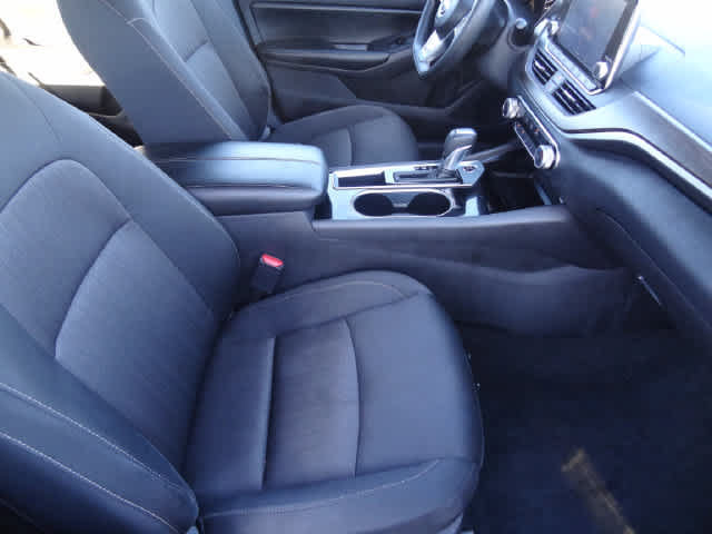 Used 2024 Nissan Altima 2.5 SV FWD image 13