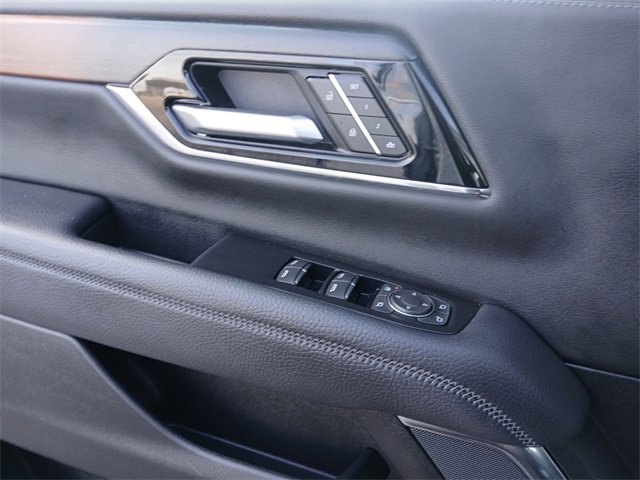 Used 2025 GMC Yukon XL Denali image 17