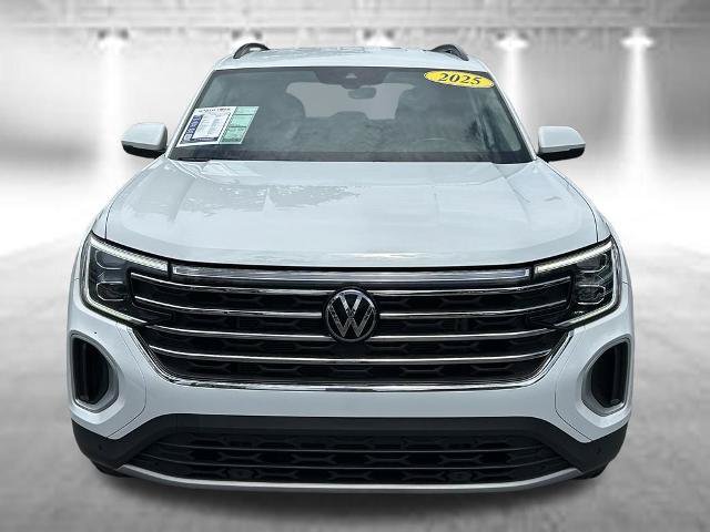 Used 2025 Volkswagen Atlas SE FWD image 2