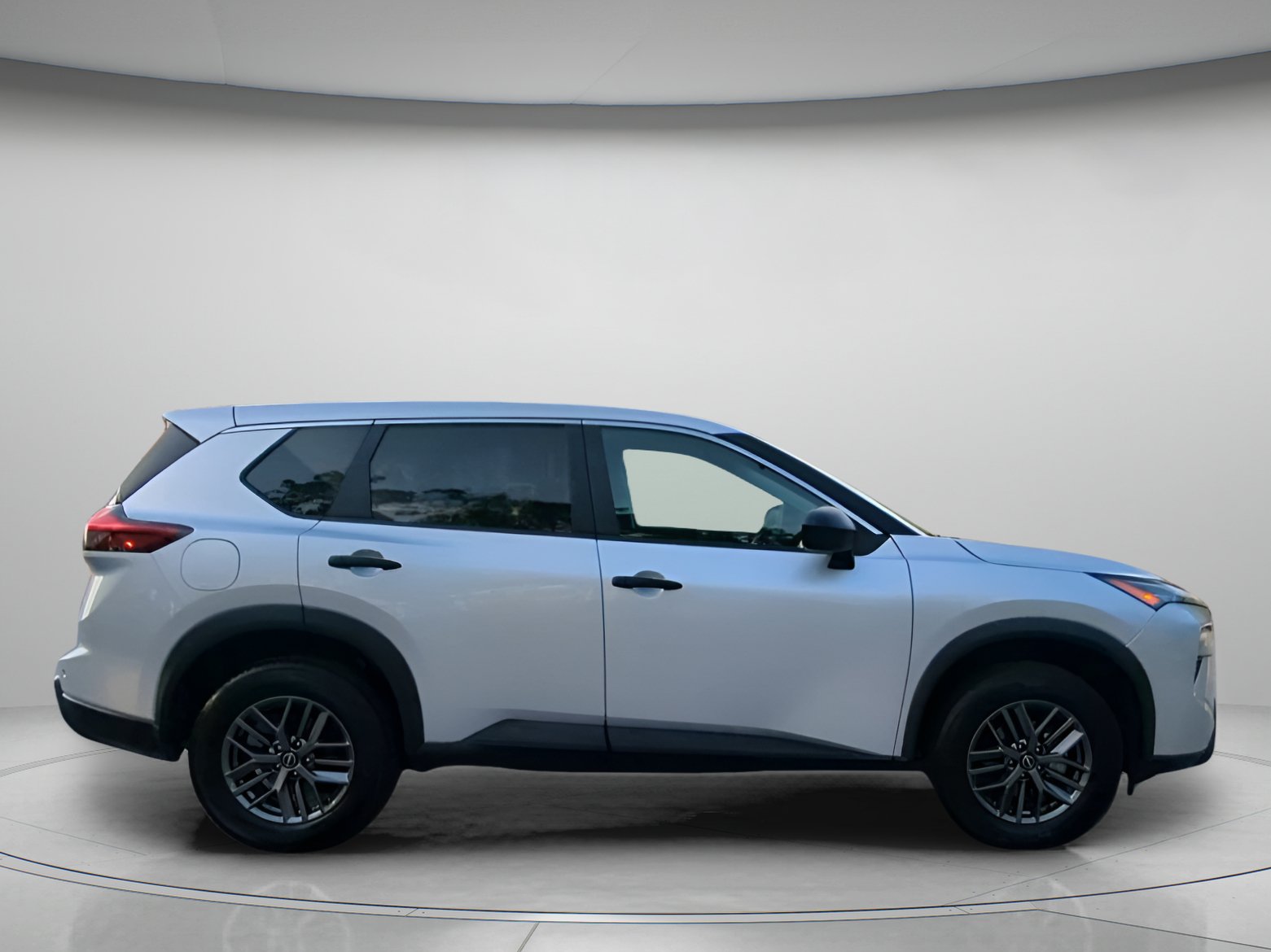 Used 2024 Nissan Rogue S FWD image 32