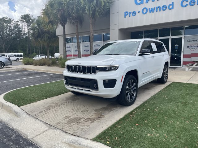 Used 2023 Jeep Grand Cherokee L Overland w/ Advanced Protech Group III AWD/4WD image 3