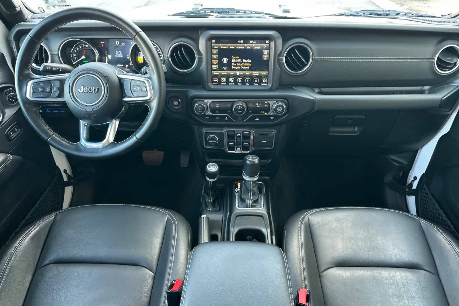 Used 2022 Jeep Wrangler Unlimited Sahara AWD/4WD image 3