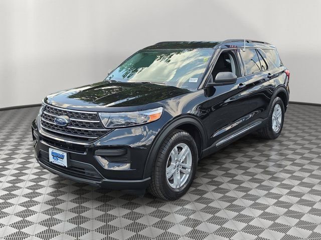 Certified 2022 Ford Explorer XLT RWD image 3