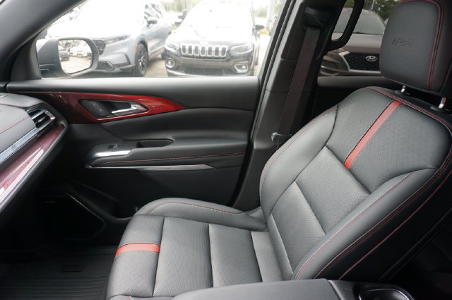 Used 2024 Chevrolet Traverse RS w/ LPO, Floor Liner Package FWD image 33