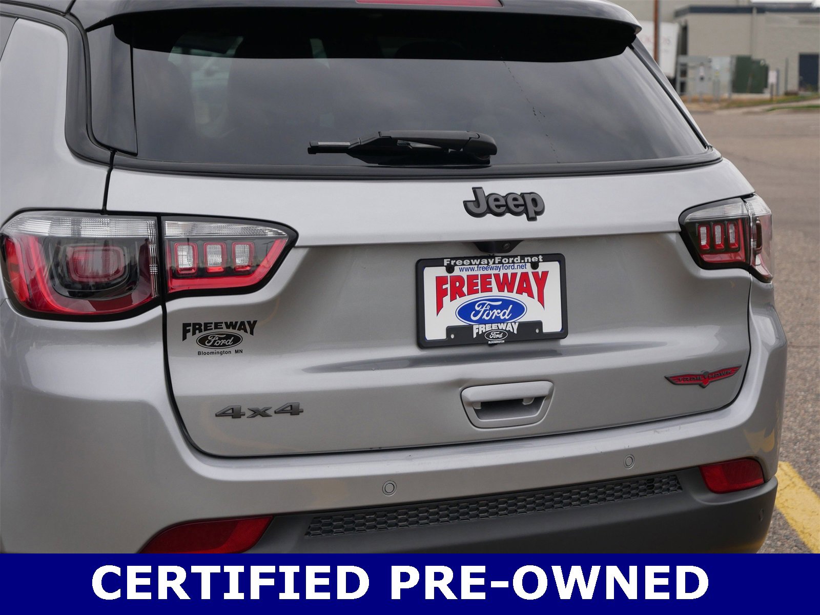 Used 2024 Jeep Compass Trailhawk image 10