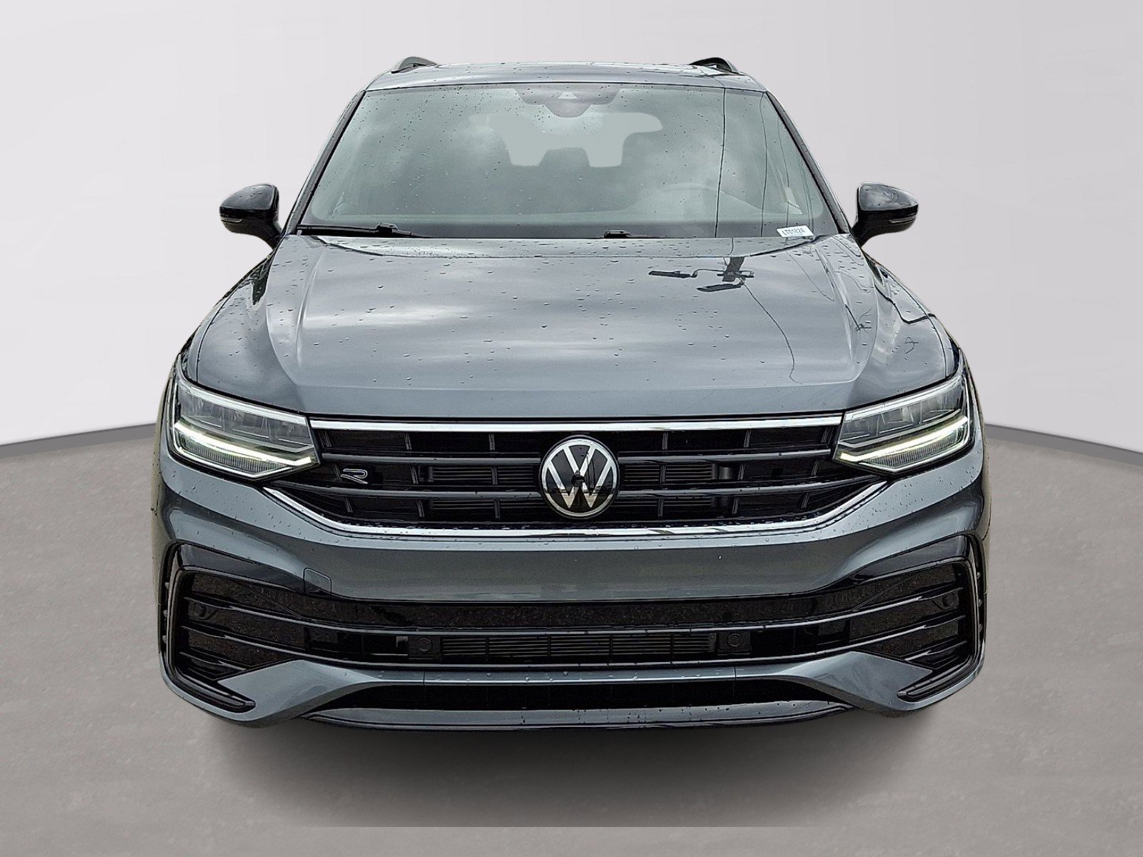 Used 2024 Volkswagen Tiguan SE R-Line FWD image 2