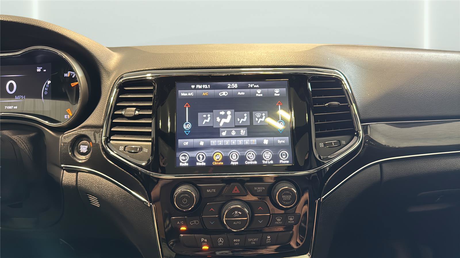Used 2019 Jeep Grand Cherokee Trailhawk w/ Trailhawk Luxury Group AWD/4WD image 18