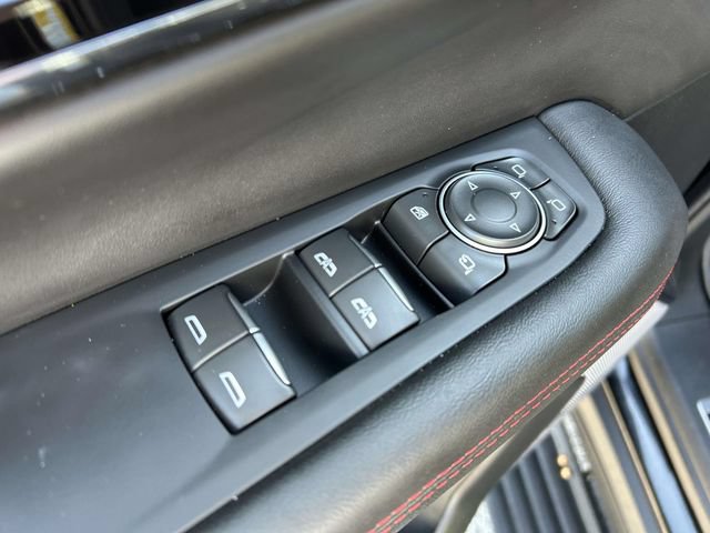 Used 2025 GMC Yukon AT4 Ultimate AWD/4WD image 19