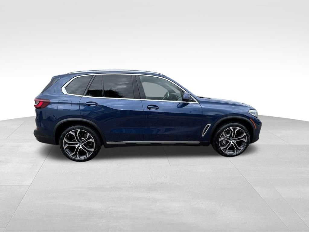 Used 2023 BMW X5 xDrive40i w/ Premium Package AWD/4WD video 3