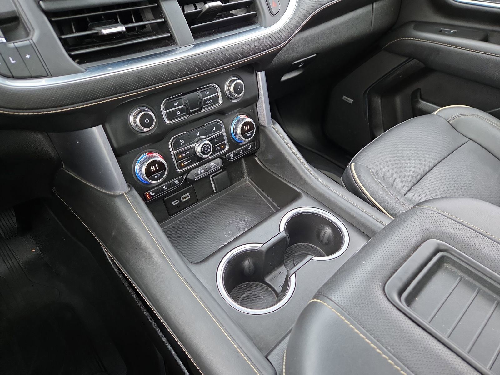 Used 2023 GMC Yukon XL SLT w/ SLT Premium Package image 25