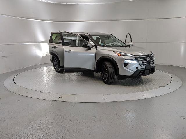 Used 2024 Nissan Rogue SV image 7