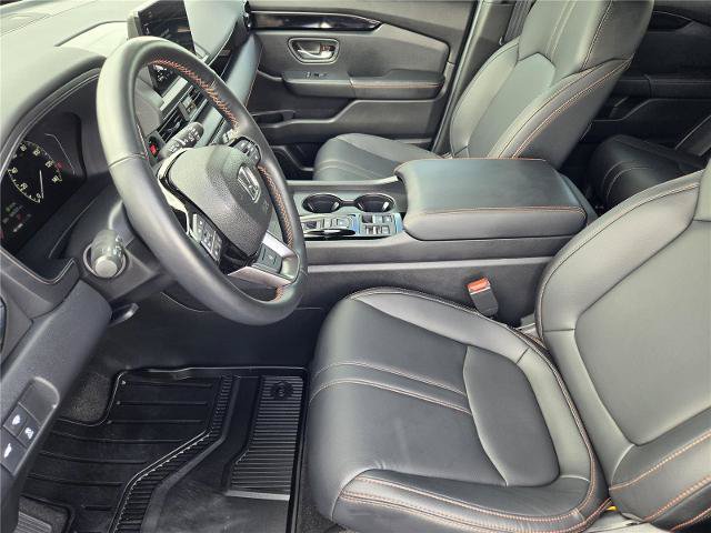Used 2025 Honda Pilot TrailSport image 12