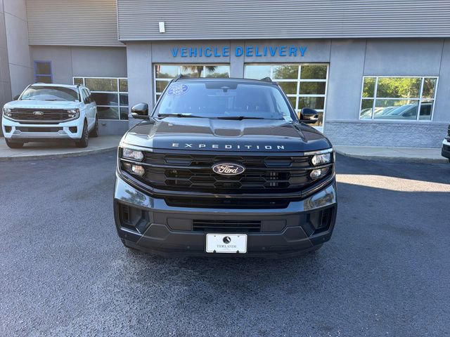 Certified 2025 Ford Expedition Active AWD/4WD image 2