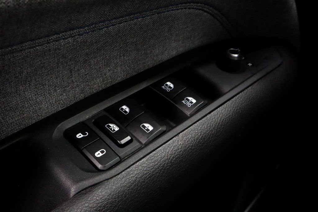 Used 2025 Jeep Compass Latitude image 25