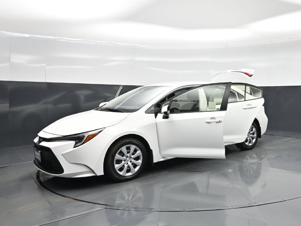 Used 2025 Toyota Corolla LE w/ Carpet Mat Package (TMS) FWD image 29