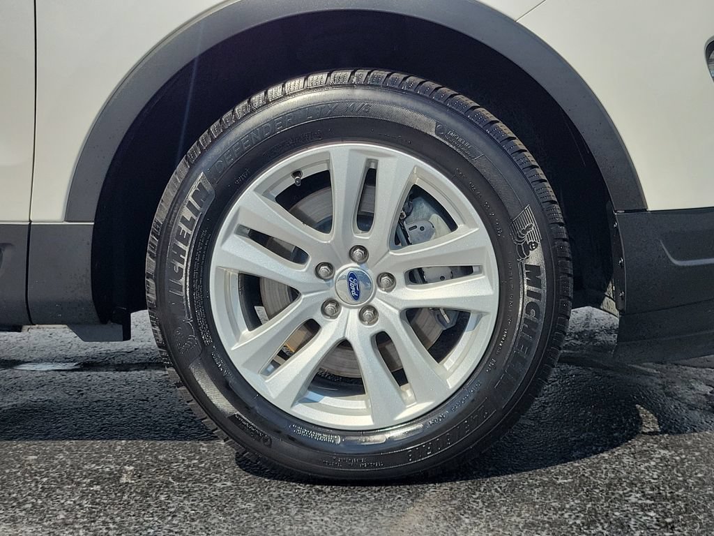 Certified 2019 Ford Explorer XLT w/ Equipment Group 202A AWD/4WD image 9